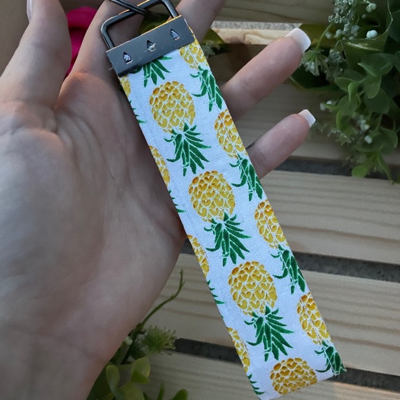 Pineapple Key Fob - Picture 2 of 3